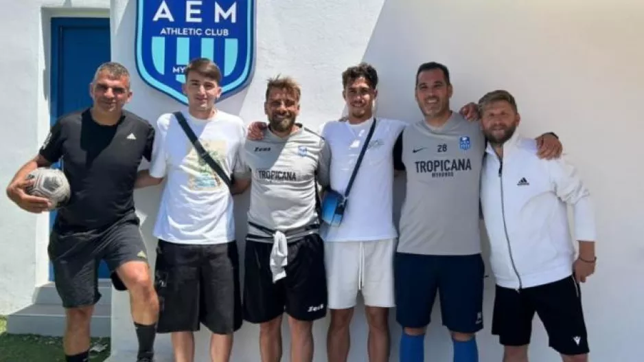 Μύκονο ο Κωστούλας πριν «πετάξει» για Μπράιτον