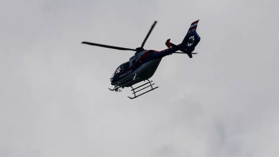 Συναγερμός στη Βουλιαγμένη: Έπεσε ελικόπτερο εντός της Μαρίνας - Σώοι όλοι οι επιβαίνοντες