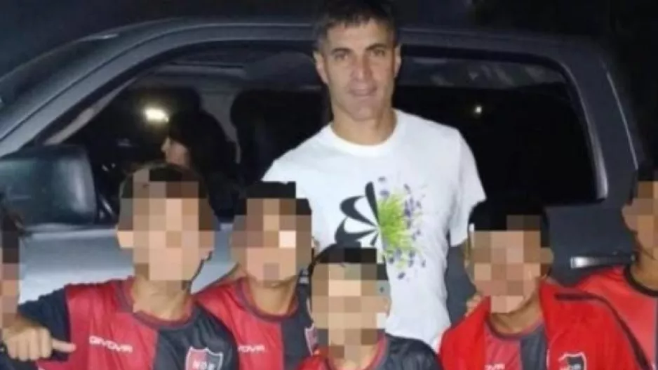 Η Νιούελς Ολντ Μπόις τιμώρησε 9χρονα παιδιά για φωτογραφία με αντίπαλο παίκτη