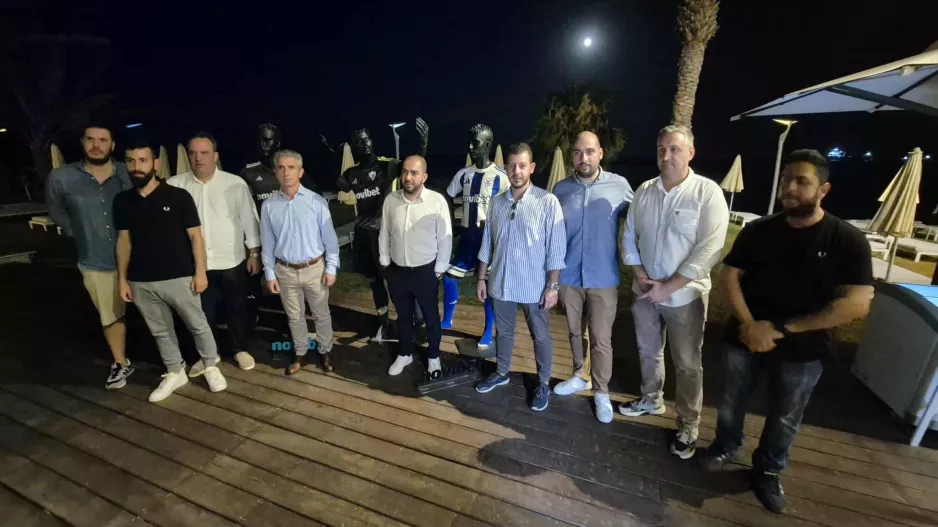 ΜΑΧΗΤΕΣ...