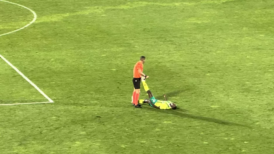 Διαιτητής σε ρόλο... φυσιοθεραπευτή