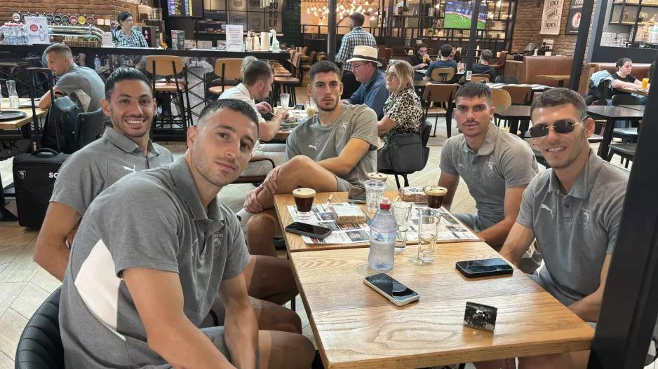 Τέσσερις συν ένας!