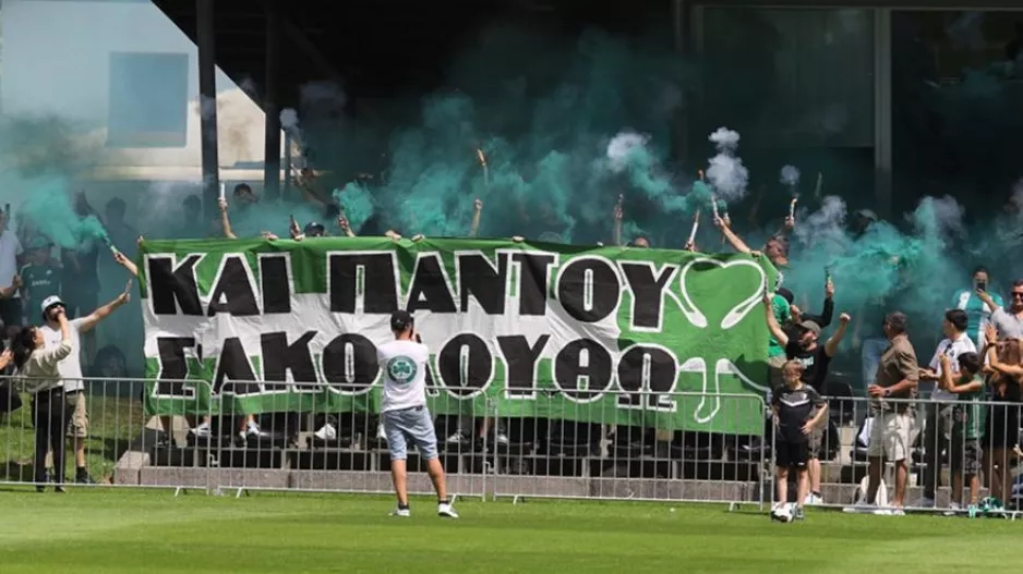 Δυναμικό παρών με καπνογόνα από τους φίλους του Παναθηναϊκού στο φιλικό με Μπράγκα (φώτος)