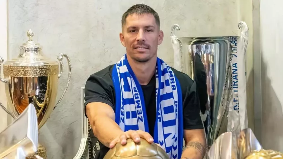Ο Γιώργος Βαλεριάνος υπέγραψε στα Τίρανα