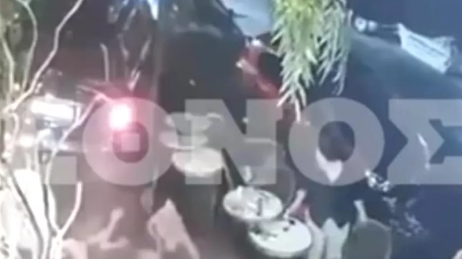 Κολωνάκι: Βίντεο ντοκουμέντο με το τζιπ να πέφτει στο εστιατόριο