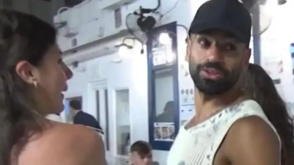 Θαυμάστριες του Σαλάχ τον κυνηγούσαν στη Μύκονο (βίντεο)