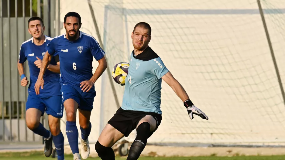 Σε τρεις διαφορετικές ομάδες