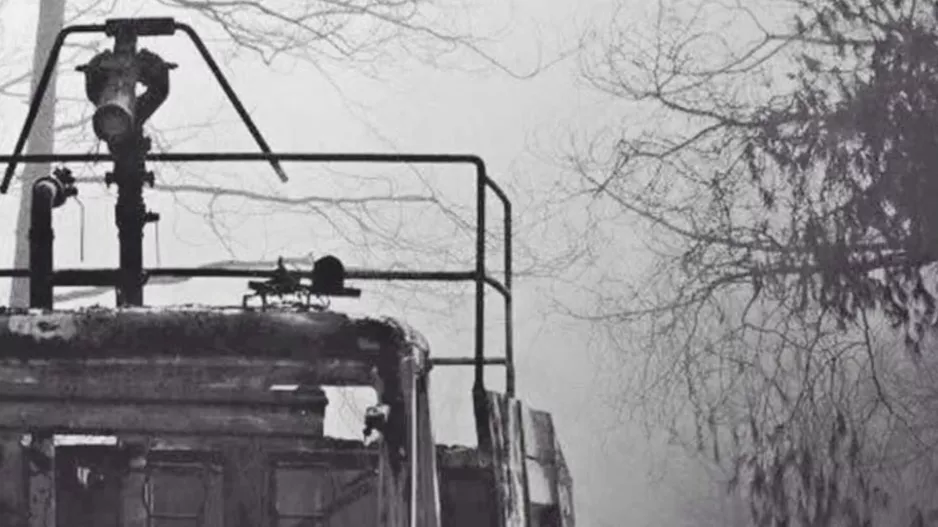 Θύρα 5/"Στα μαύρα η γη μας – Στα μαύρα το νησί μας"