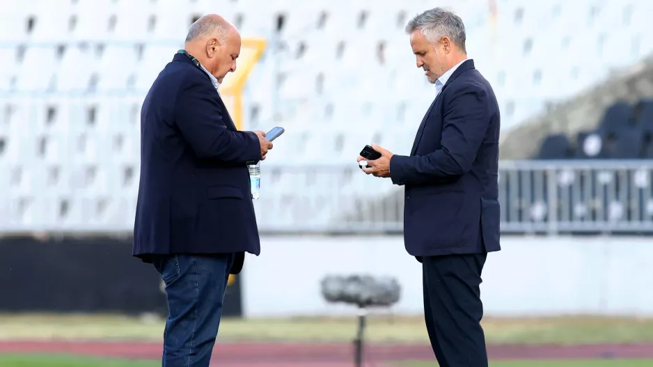 Στα κινητά...