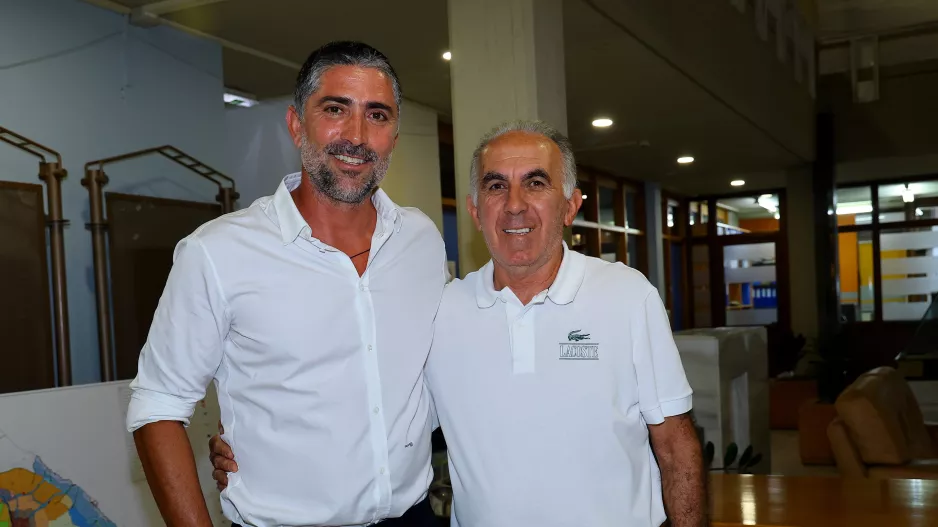 Μία φωτογραφία, δύο... χρυσά παπούτσια!
