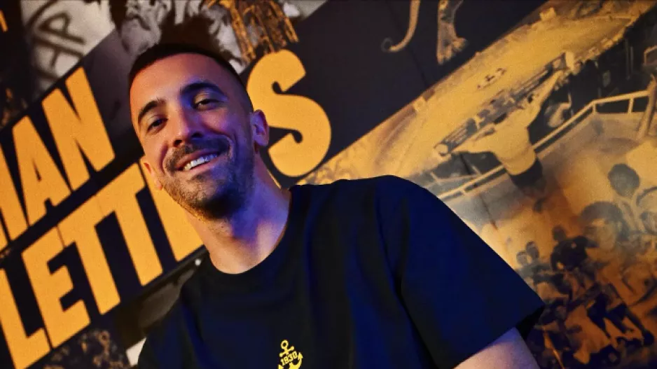 ΑΕΛ/Καλωσόρισμα και πόζες από Dusan