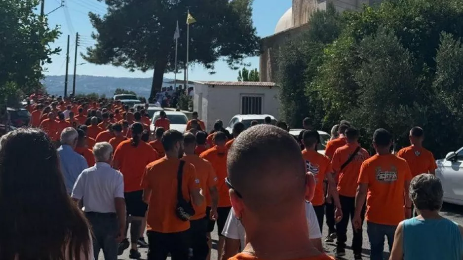Αποχαιρέτησαν τον Χαράλαμπο, ντυμένοι στα πορτοκαλί