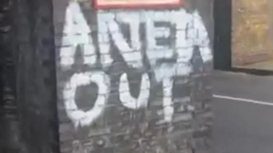 "Arteta out": Οπαδοί της Άρσεναλ βανδάλισαν τοιχογραφίες του Αρτέτα στο Λονδίνο