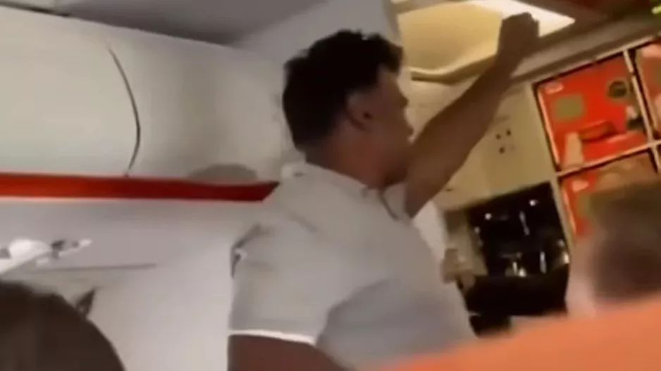 Πανικός σε πτήση προς Γλασκώβη: Άνδρας φώναζε "βόμβα" και "θάνατος στον Τραμπ"