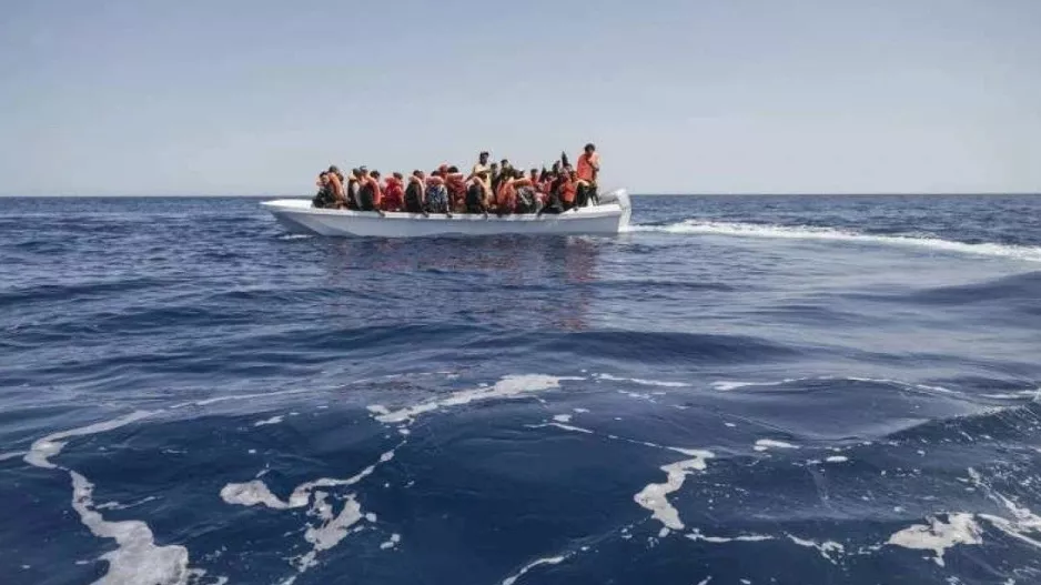 Τουλάχιστον 18 μετανάστες πνίγηκαν και 50 αγνοούνται σε ναυάγιο ανοιχτά του Τομπρούκ