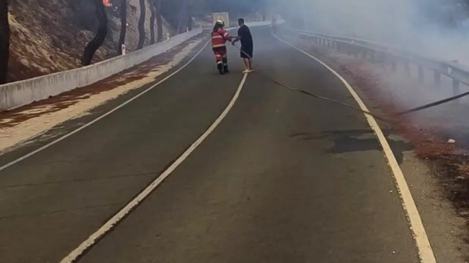 Παραμένουν κλειστοί δρόμοι στην επαρχία Λεμεσού λόγω πυρκαγιάς