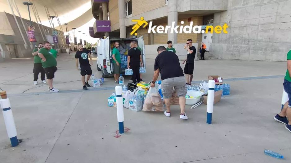 (Φώτος Kerkida) Συλλογή ειδών πρώτης ανάγκης στο ΓΣΠ