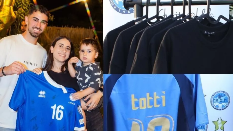 Με υπογεγραμμένη φανέλα του Francesco Totti στα γενέθλια του Divinity (Φώτος)