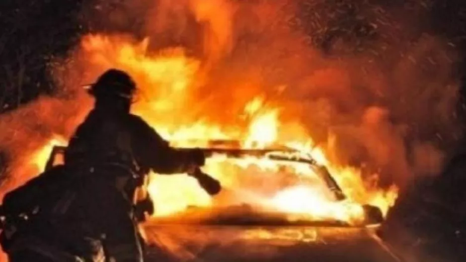 (Λευκωσία) Φωτιά σε οκτώ αυτοκίνητα!