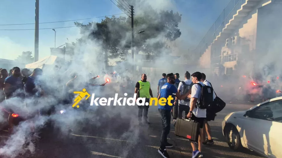 (Βίντεο-Φώτος Kerkida) Υποδέχθηκαν την αποστολή με pyroshow οι Ανορθωσιάτες