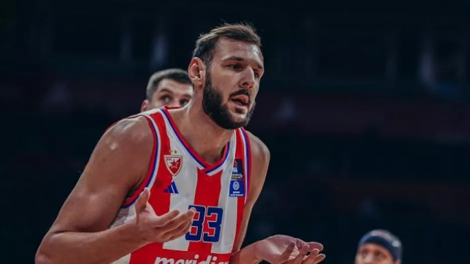 Eπέστρεψε στον Ερυθρό Αστέρα ο Πλάβτσιτς
