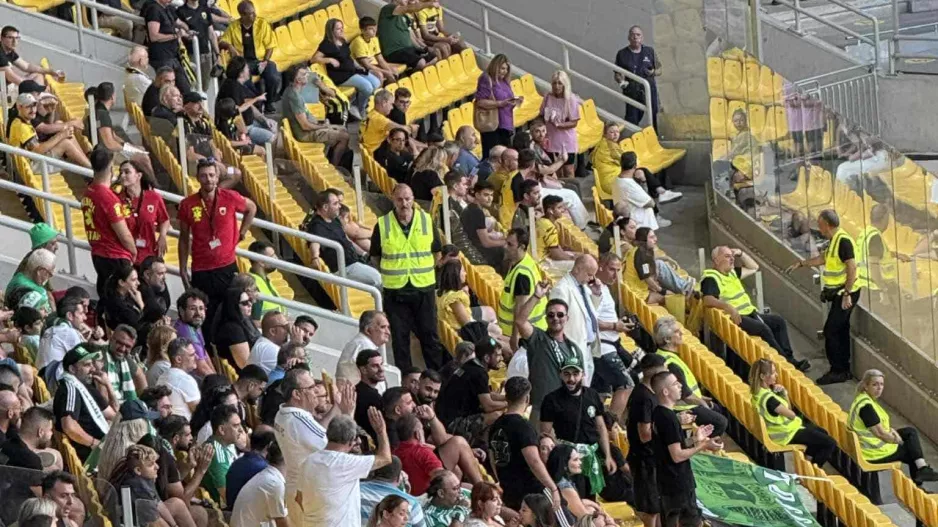 Συνθήματα από τους οπαδούς του Άρη και.. αποδοκιμασίες από ΑΕΚτζήδες (βίντεο)