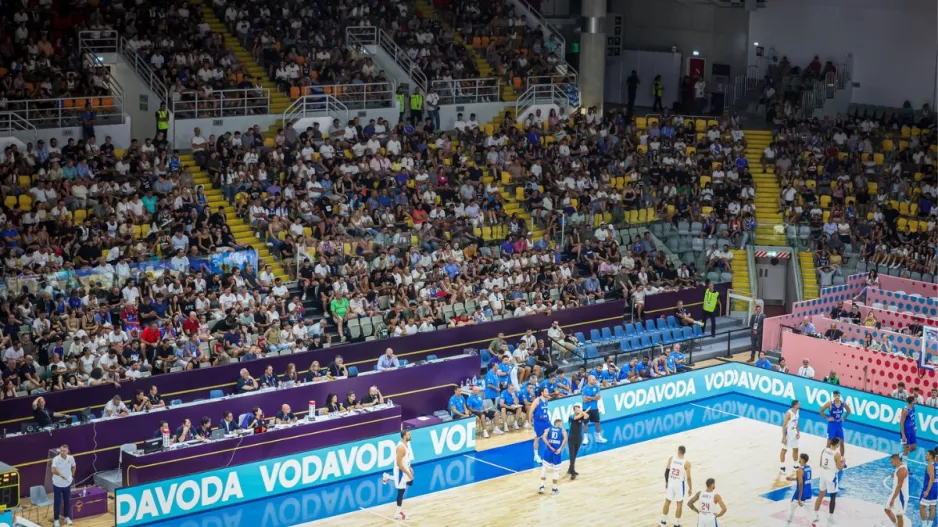 Ντύνεται στα χρώματα του FIBA EuroBasket 2025 το Αθλητικό κέντρο Σπύρος Κυπριανού 