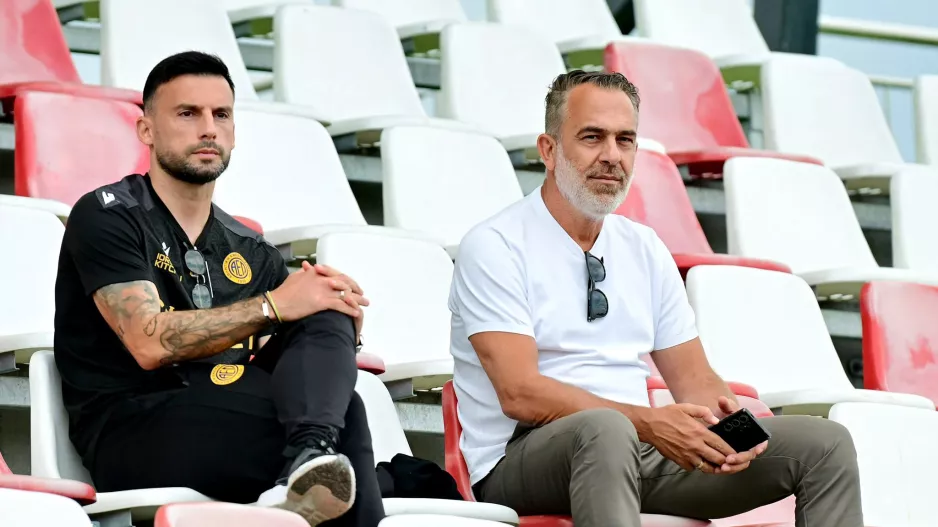 Με το βλέμμα στους επόμενους