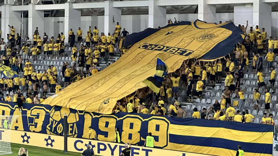 (ΒΙΝΤΕΟ/Φώτος kerkida) Εντυπωσιακή... παρουσίαση φανέλας από Θύρα 3!