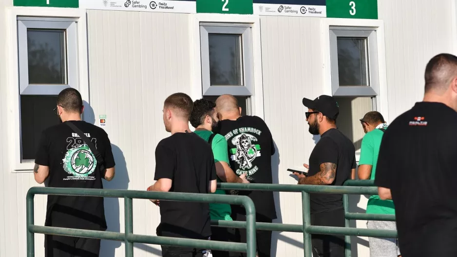 Aρκετός κόσμος/ΦΙΛΙΚΟ Ομόνοια29Μ-Ανόρθωση