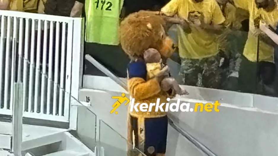 Το βρέφος είναι... ΑΕΛ!