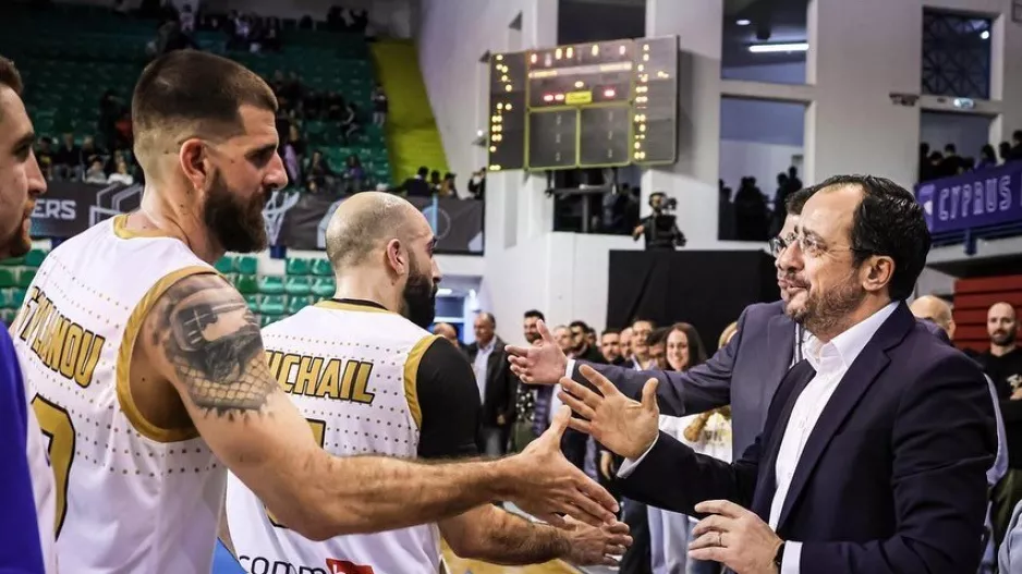 Δίπλα στον πρώτο αγώνα της Εθνικής μας στο EuroBasket ο πρόεδρος Χριστοδουλίδης