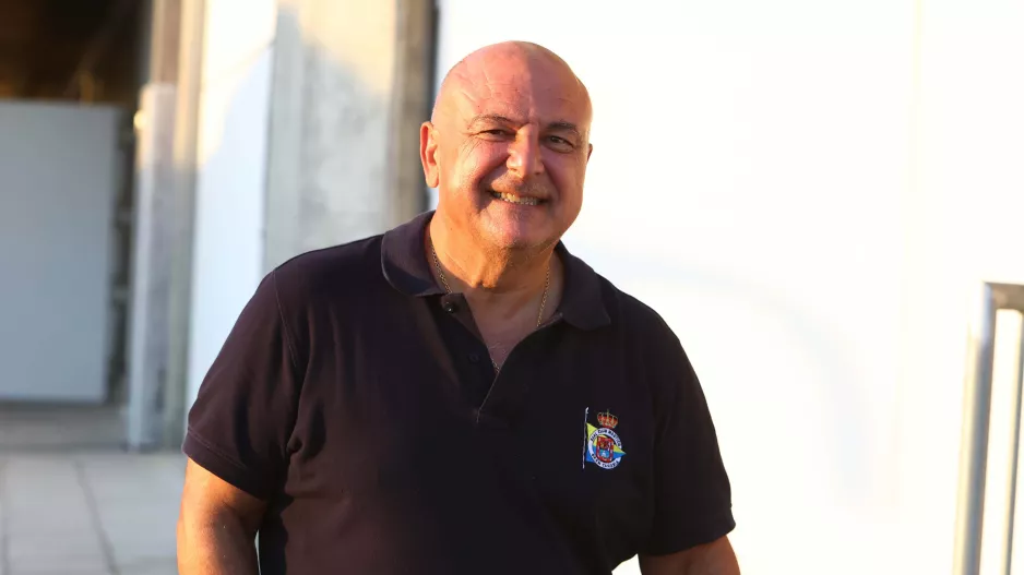 Με… συμβολική φανέλα ο πρόεδρος 