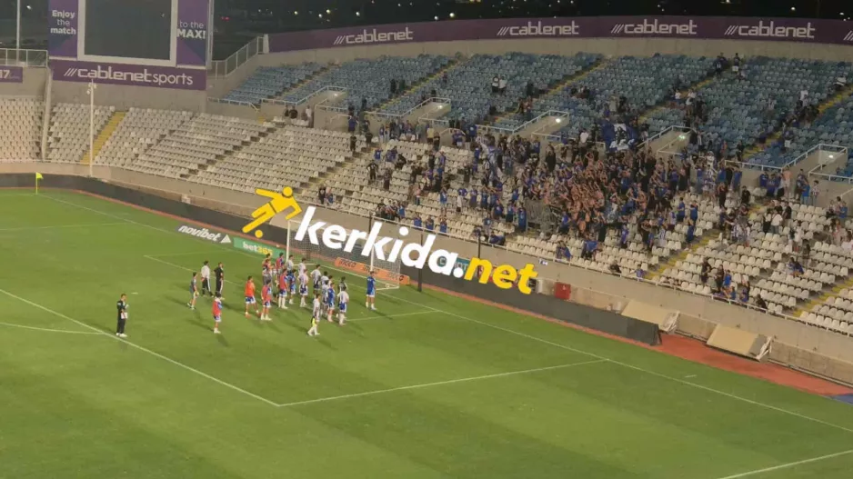 (ΒΙΝΤΕΟ Kerkida) ΑΝΟΡΘΩΣΙΑΤΕΣ μετά την ήττα: "Στο πλάι σου μεγάλωσα, λεπτό δεν το μετάνιωσα" 