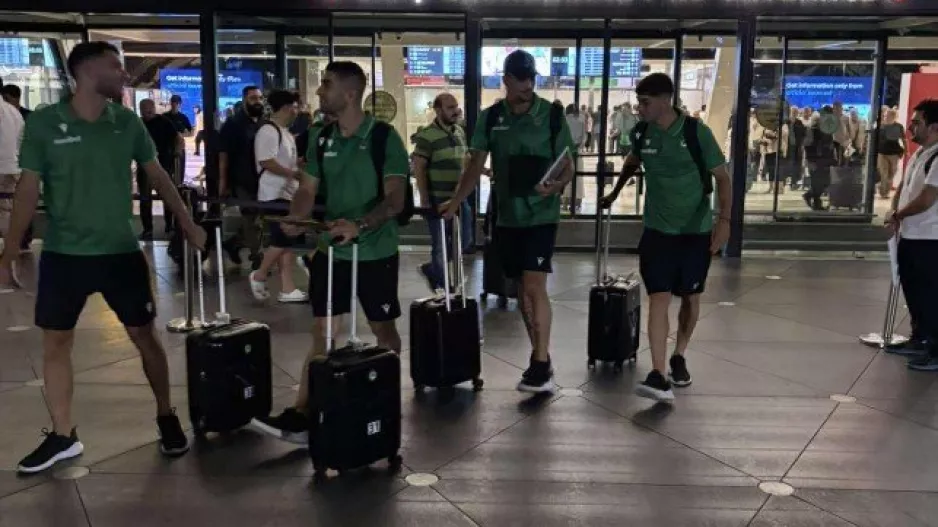 Θέλει να βάλει... τις βάσεις