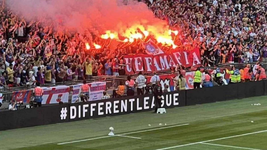 "UEFA MAFIA" από τους οπαδούς της Κρίσταλ Πάλας!