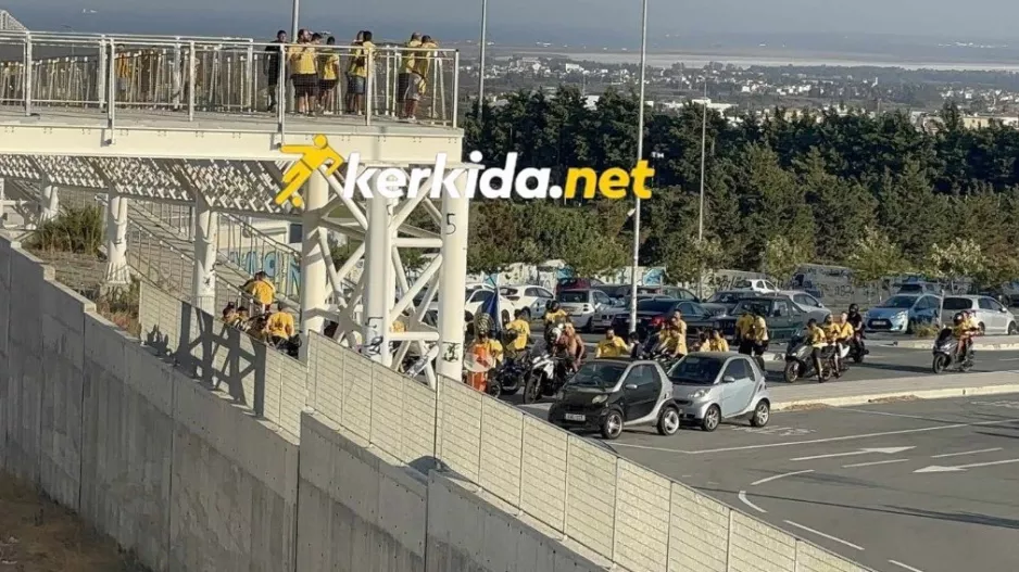 Με πορεία στο γήπεδο οι ΑΕΛίστες (Βίντεο/Φώτος Kerkida)