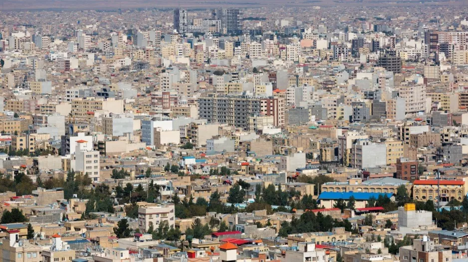 Το Ιράν κλείνει δημόσιες υπηρεσίες λόγω καύσωνα