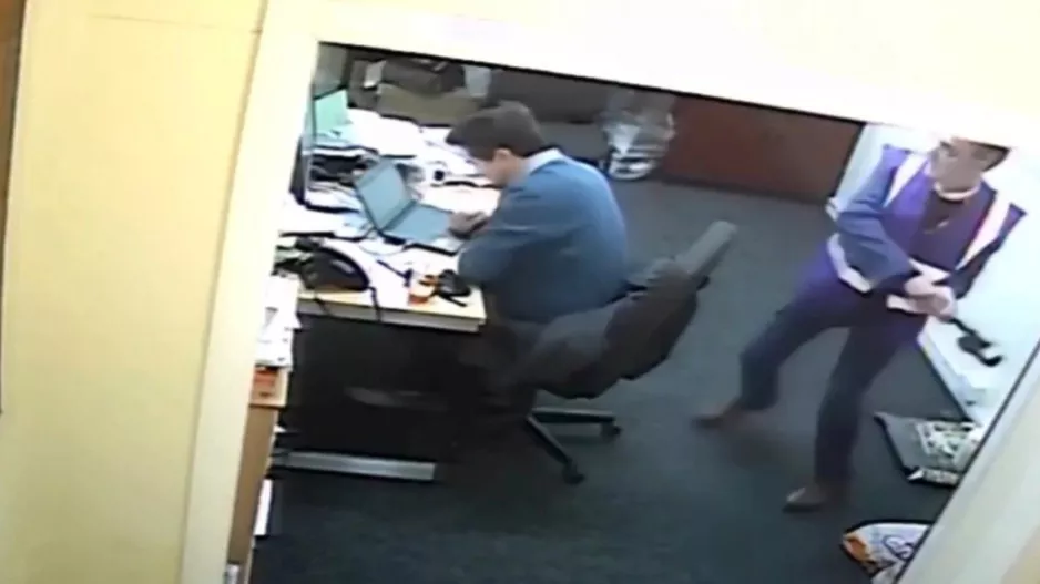 Ερωτικό τρίγωνο σε σχολείο -Διευθυντής χτύπησε με «κάβουρα» τον αντίζηλο (βίντεο)
