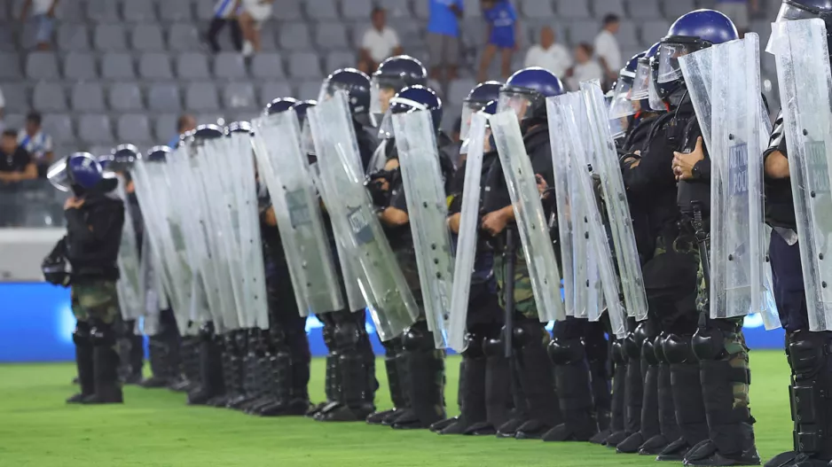 ΑΦΗΣΤΕ ΗΣΥΧΟ το ποδόσφαιρο (Γήπεδα, μετακινήσεις,κάρτες κλπ)!!!