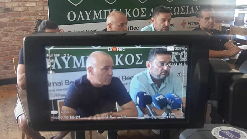 Αουτσάιντερ;