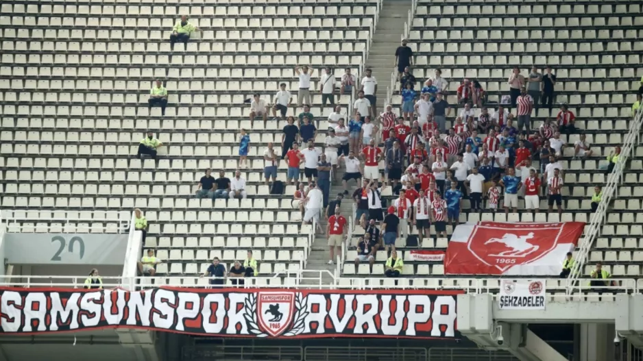 (Παναθηναϊκός) Η UEFA έκοψε πανό των τούρκων με Κεμάλ Ατατούρκ