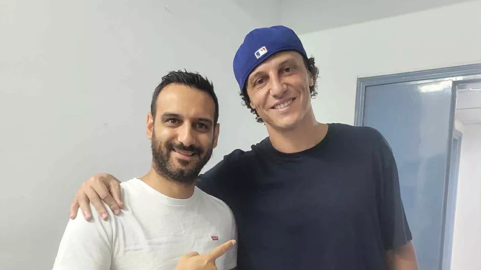 Με τον πρώην αρχηγό ο David Luiz