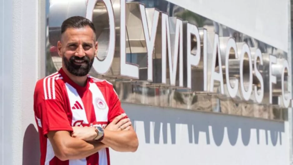 O Δημήτρης Σιόβας βάζει ξανά τα ερυθρόλευκα