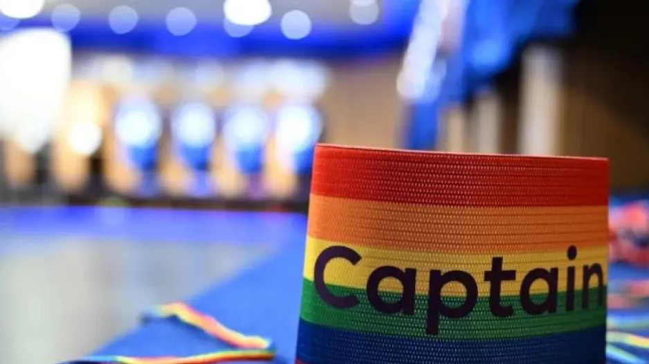 Premier League: Τίτλοι τέλους για το LGBTQ+ περιβραχιόνιο