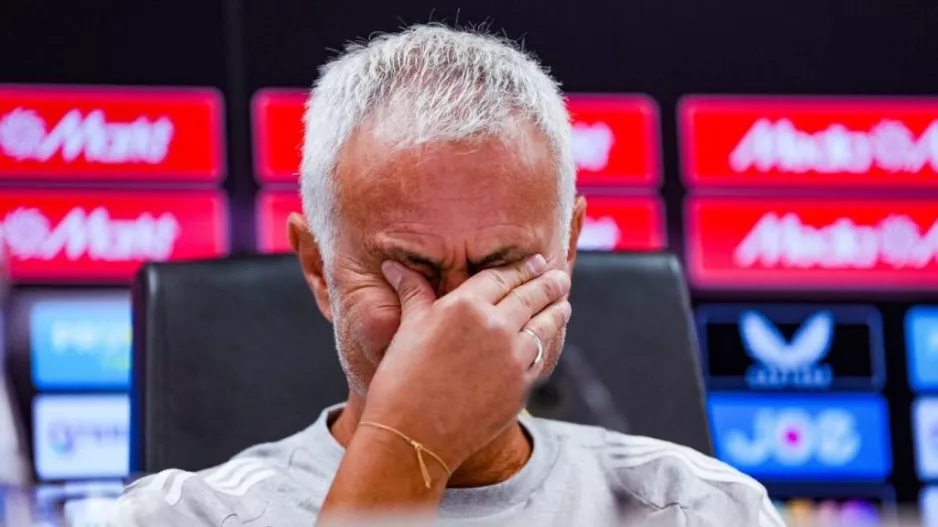Ξέσπασε σε κλάματα ο Μουρίνιο: «Έχασα ένα κομμάτι μου…» (βίντεο) 