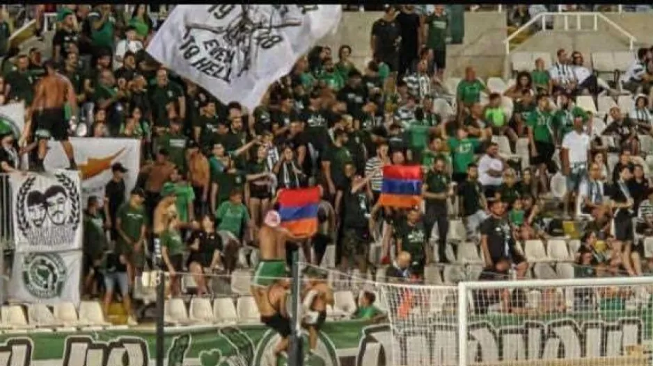 Σήκωσαν Αρμενικές σημαίες οι Ομονοιάτες και διαμαρτύρονται οι Αζέροι...