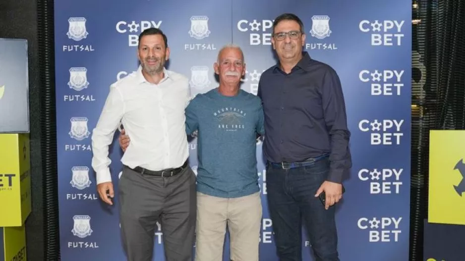 Στη...μέση ο αρχηγός