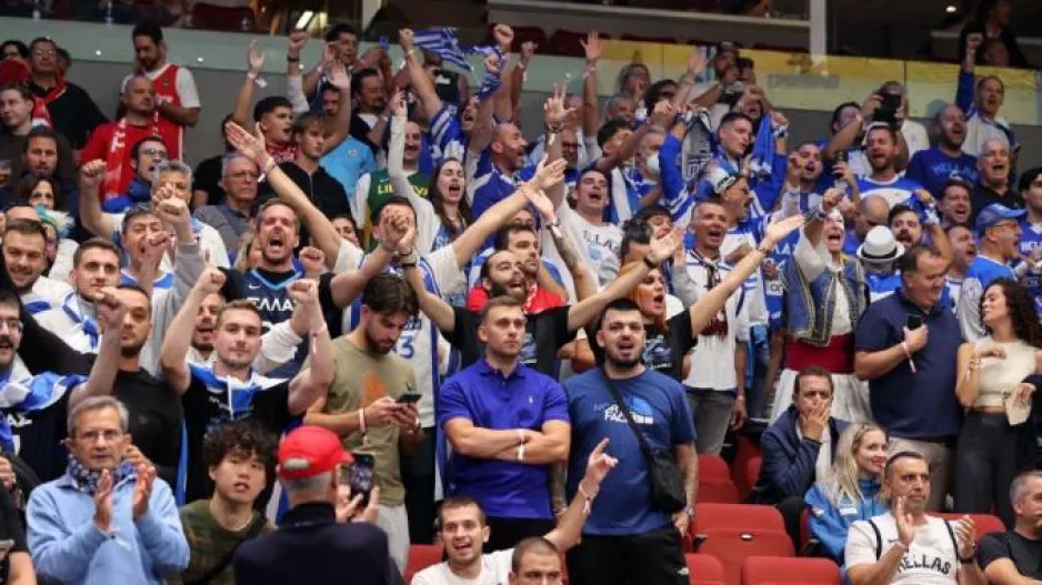 Τρεις χιλιάδες Έλληνες κατάπιαν την κερκίδα των 1.500 Τούρκων!