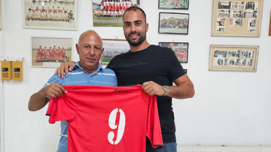 Η φανέλα με το νούμερο 9 στον Μάριο
